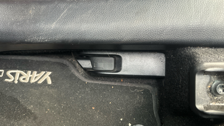 Toyota Yaris Cross 1.5 Hybrid 130 Design 5dr CVT Hybrid Estate